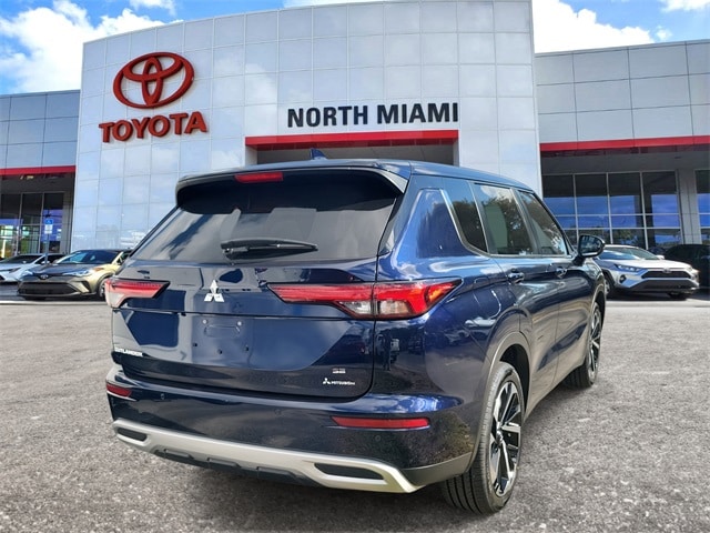 2023 Mitsubishi Outlander SE Black Edition photo 3