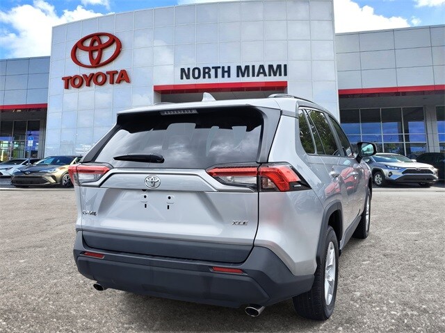 2021 Toyota RAV4 XLE photo 4