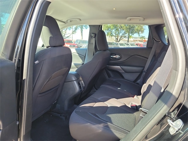 2019 Jeep Cherokee Latitude photo 3