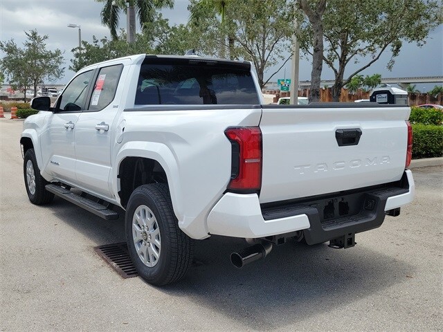 2025 Toyota Tacoma SR5 photo 3
