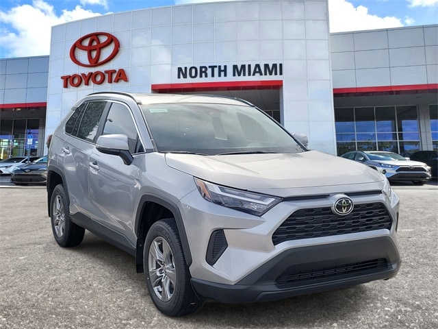 2025 Toyota RAV4 XLE's photo