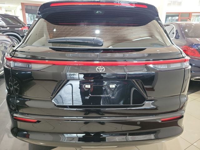 2025 Toyota Crown Signia Limited - Photo 4