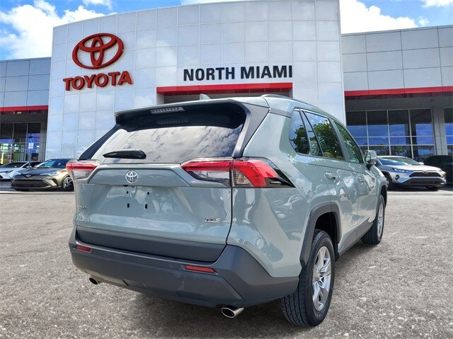 2022 Toyota RAV4 XLE photo 4