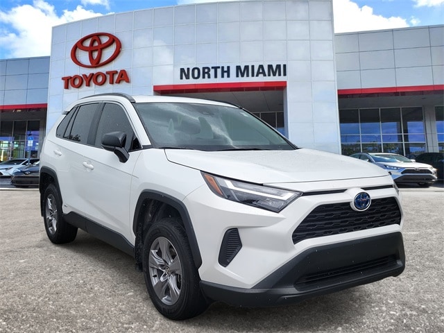 2024 Toyota RAV4 LE's photo