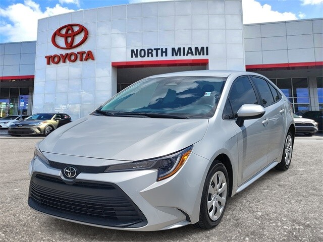 2023 Toyota Corolla LE photo 2