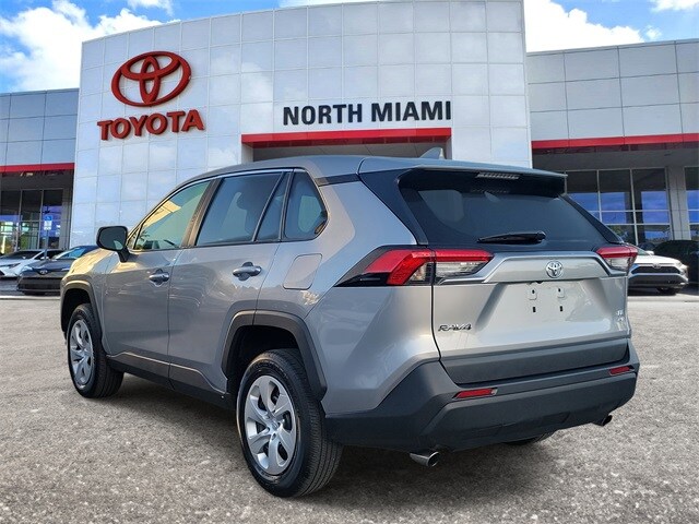 2024 Toyota RAV4 LE photo 3