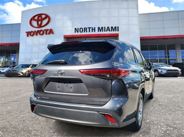 2023 Toyota Highlander L photo 2