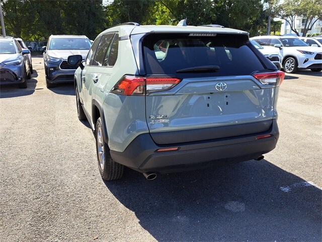 2023 Toyota RAV4 XLE photo 3