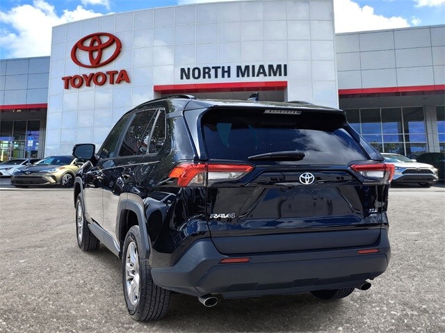 2023 Toyota RAV4 XLE photo 3