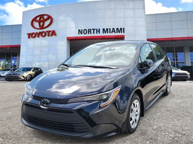 2025 Toyota Corolla LE photo 2