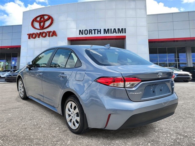 2025 Toyota Corolla LE photo 3