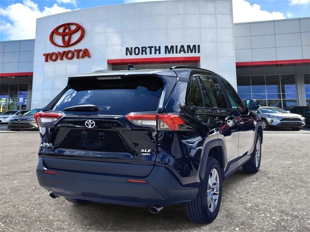 2023 Toyota RAV4 XLE photo 4
