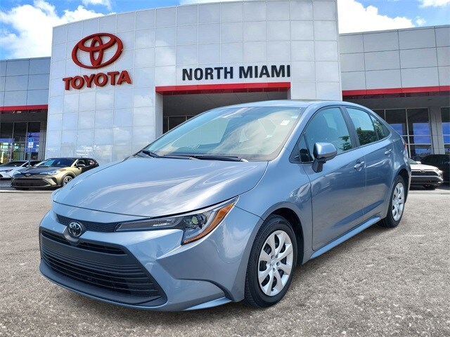 2024 Toyota Corolla LE photo 2