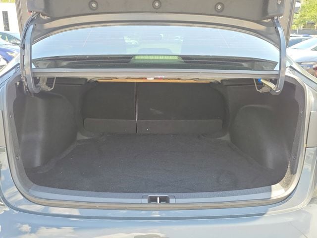 2025 Toyota Corolla LE - Photo 6