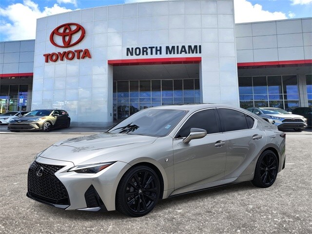 2022 Lexus IS 350 F SPORT photo 2