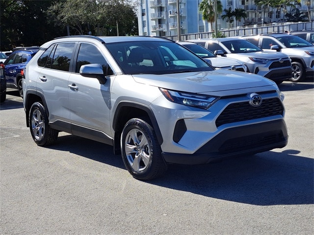 2025 Toyota RAV4 XLE's photo