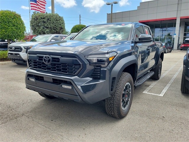 2025 Toyota Tacoma TRD Off-Road photo 2