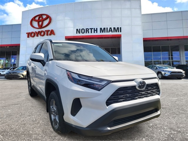 2025 Toyota RAV4 XLE's photo