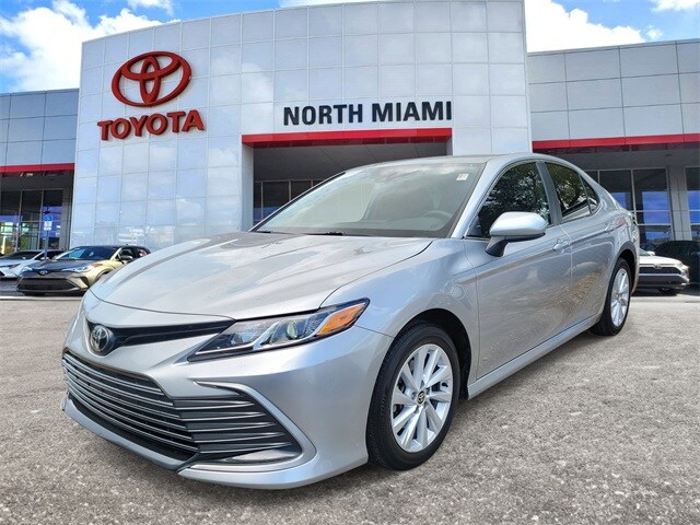 2023 Toyota Camry LE photo 2