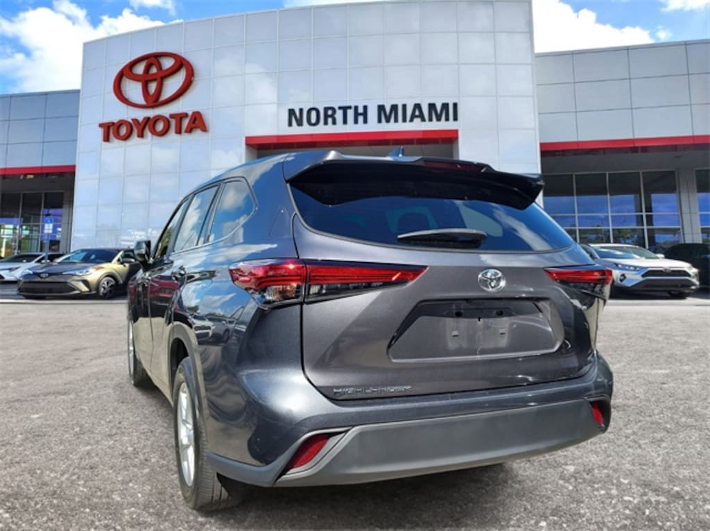 Used 2023 Toyota Highlander L SUV