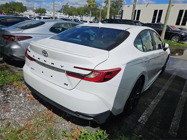 2025 Toyota Camry SE photo 4