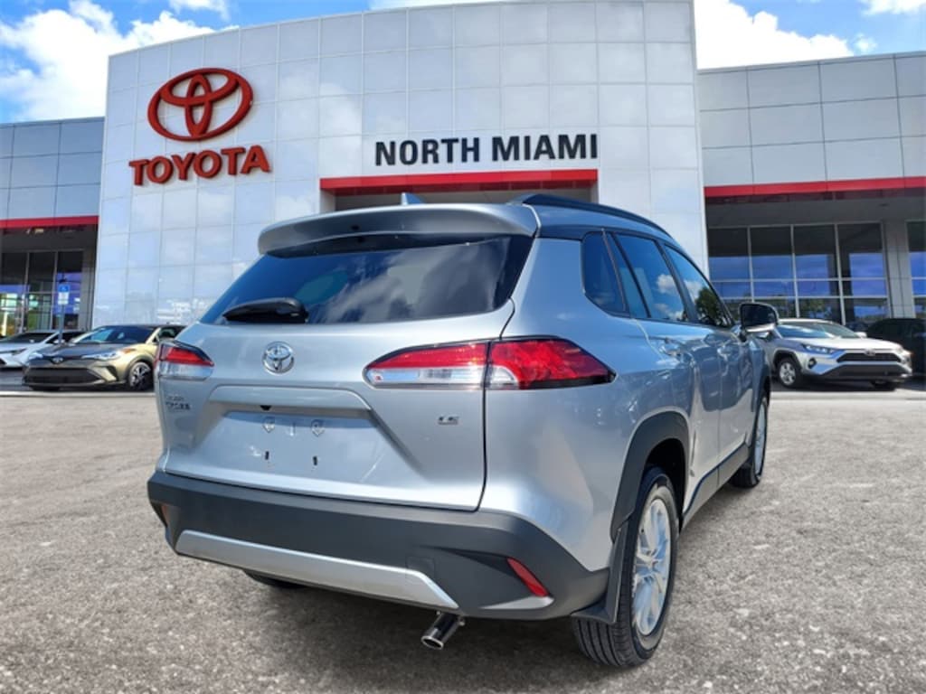 Used 2024 Toyota Corolla Cross LE SUV