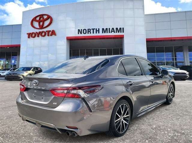 2022 Toyota Camry SE photo 4