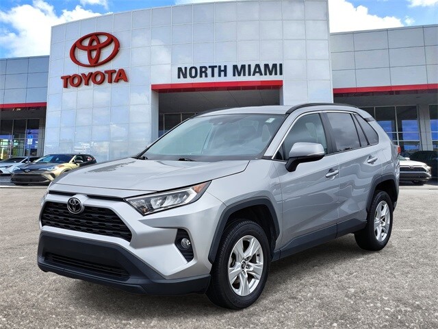 2021 Toyota RAV4 XLE photo 2