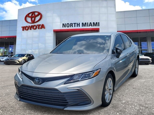 2023 Toyota Camry LE photo 2