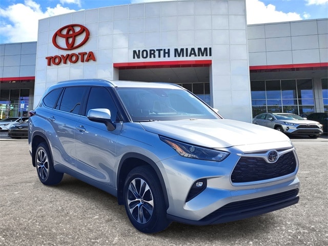 2025 Toyota Highlander XLE's photo