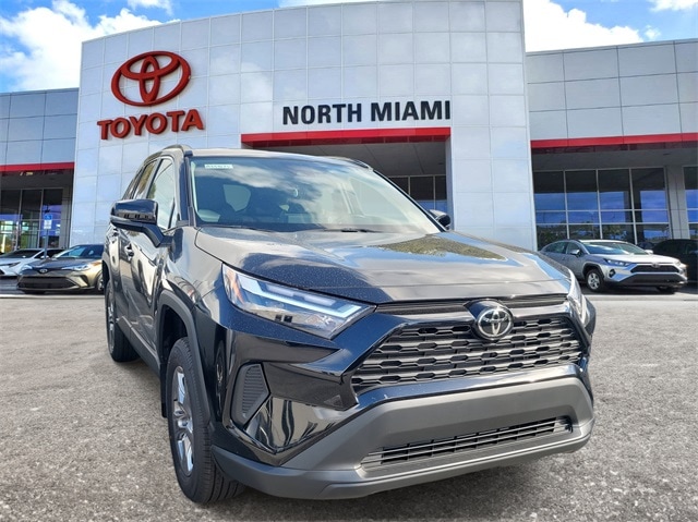 2025 Toyota RAV4 XLE's photo