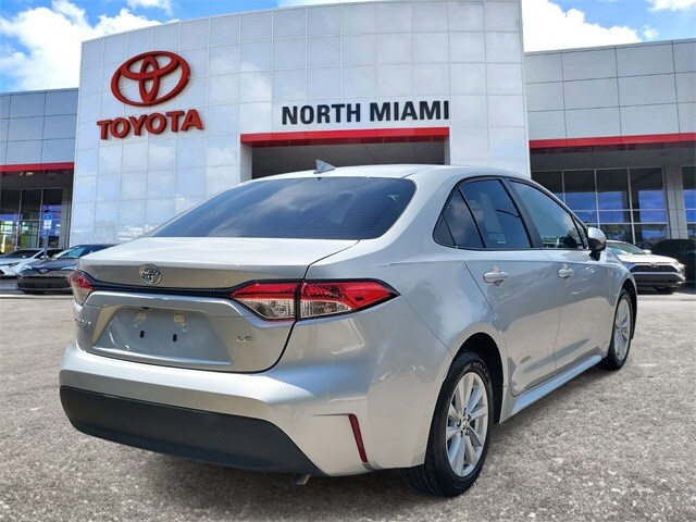 2024 Toyota Corolla LE photo 4