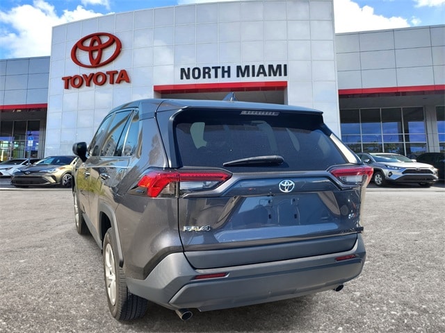 2023 Toyota RAV4 LE photo 4