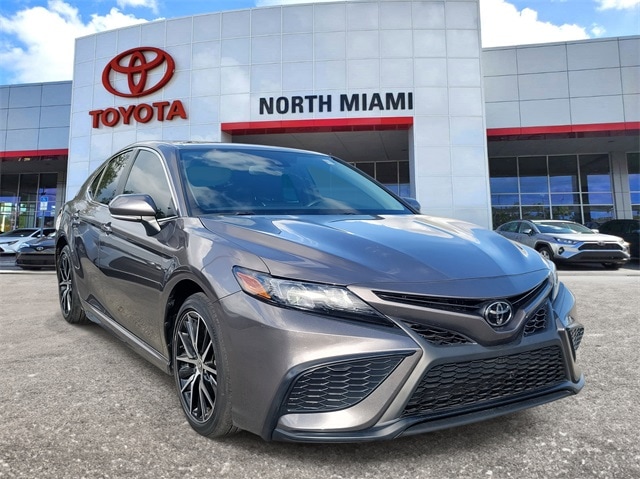 2024 Toyota Camry SE's photo