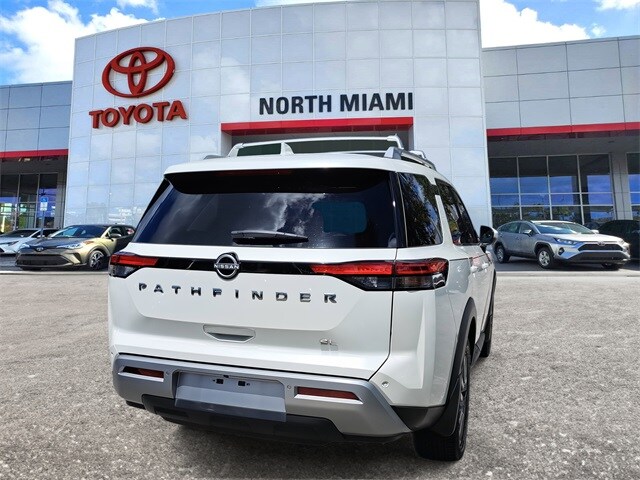2024 Nissan Pathfinder SL photo 3