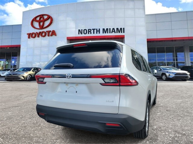 2025 Toyota Grand Highlander Limited photo 2