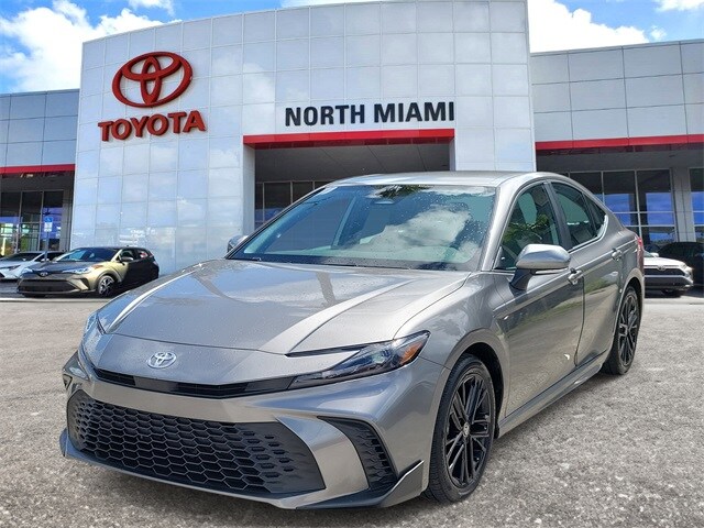 2025 Toyota Camry SE photo 2