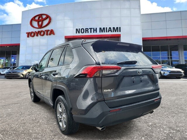 2024 Toyota RAV4 XLE photo 3