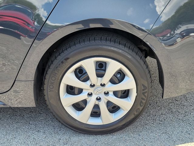 2025 Toyota Corolla LE - Photo 5
