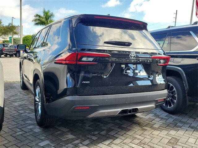 2025 Toyota Grand Highlander Platinum photo 3