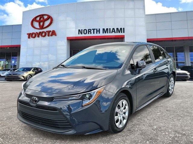 2025 Toyota Corolla LE photo 2