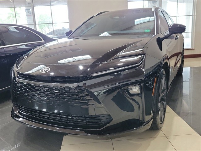 2025 Toyota Crown Signia Limited photo 2