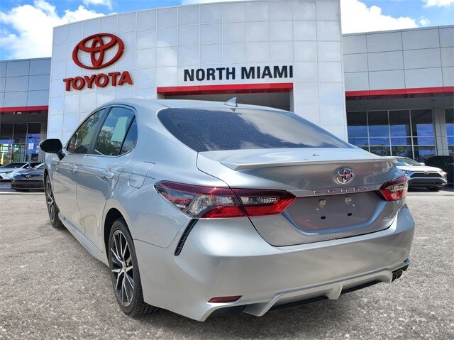 2023 Toyota Camry SE photo 3