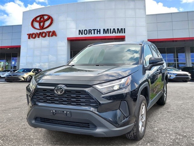 2023 Toyota RAV4 XLE photo 2