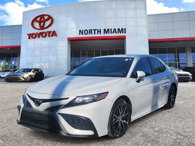 2022 Toyota Camry SE photo 3