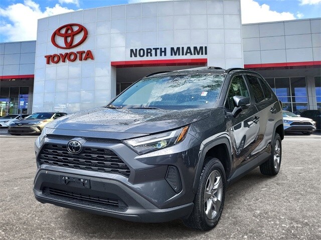 2024 Toyota RAV4 XLE photo 2