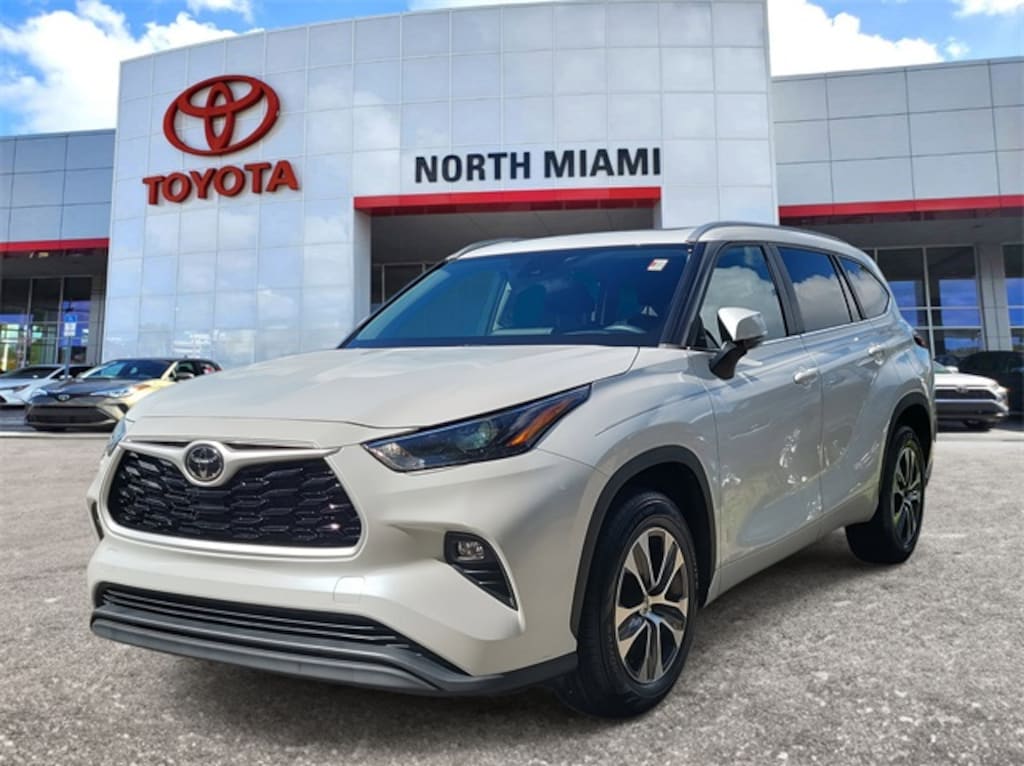 Used 2023 Toyota Highlander XLE SUV