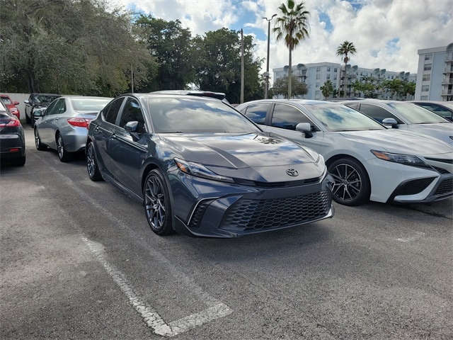 2025 Toyota Camry SE's photo