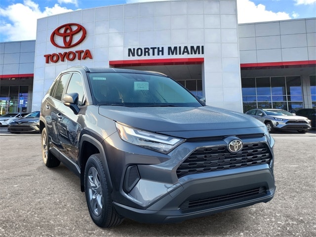 2025 Toyota RAV4 XLE's photo