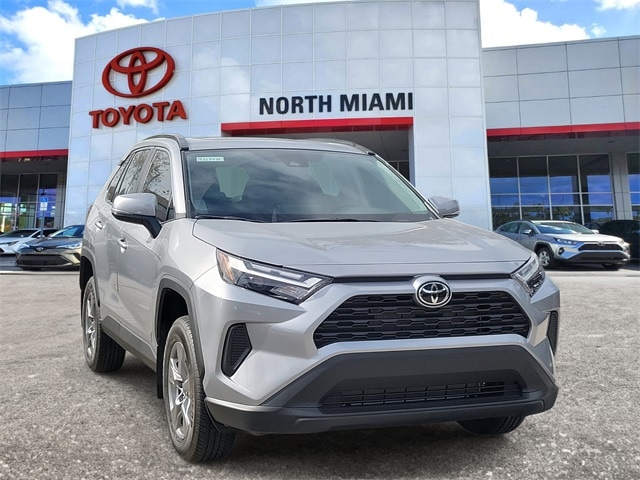 2025 Toyota RAV4 XLE's photo